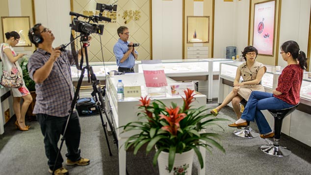 GIAチームは、中国の宝石や宝飾業界を記録するため、膨大な時間を費やした。 写真:Eric Welch、© GIA GIAチームは、中国の宝石や宝飾業界を記録するため、膨大な時間を費やした。 写真:Eric Welch、© GIA