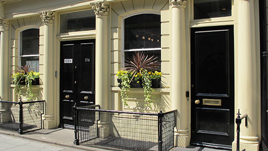 Five minutes from the chic shops of Oxford Street and the fun of Covent Garden, GIA is in the center of it all. Five minutes from the chic shops of Oxford Street and the fun of Covent Garden, GIA is in the center of it all.