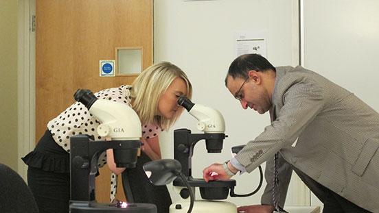 What makes a gemstone beautiful and precious? You’ll know why after studying at GIA. What makes a gemstone beautiful and precious? You’ll know why after studying at GIA.