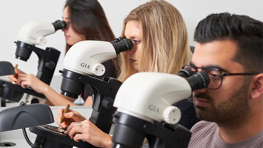Graduate Gemologist® Online Diploma Graduate Gemologist® Online Diploma