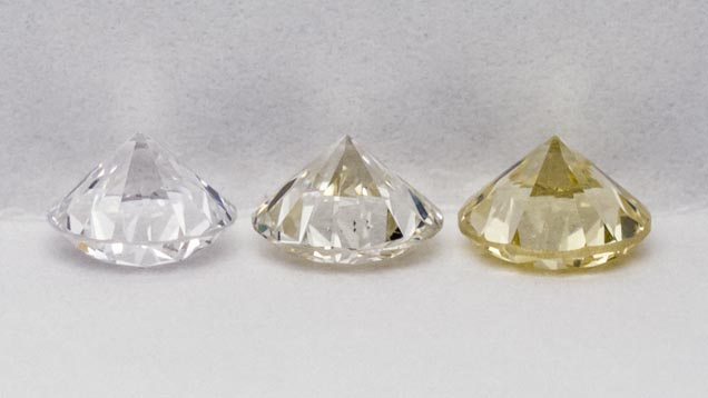 GIA 成色刻度尺钻石示例 GIA 成色刻度尺钻石示例