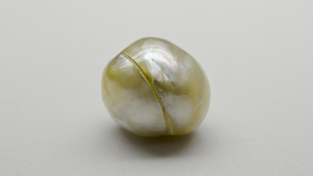 Baroque pearl with suspect ring Baroque pearl with suspect ring