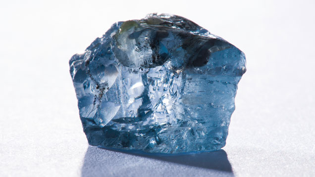 29.6カラットのブルーダイヤモンドが、2014年1月にカリナン鉱山で採掘されました。 写真提供:Petra Diamonds(ペトラダイヤモンド) 29.6カラットのブルーダイヤモンドが、2014年1月にカリナン鉱山で採掘されました。 写真提供:Petra Diamonds(ペトラダイヤモンド)