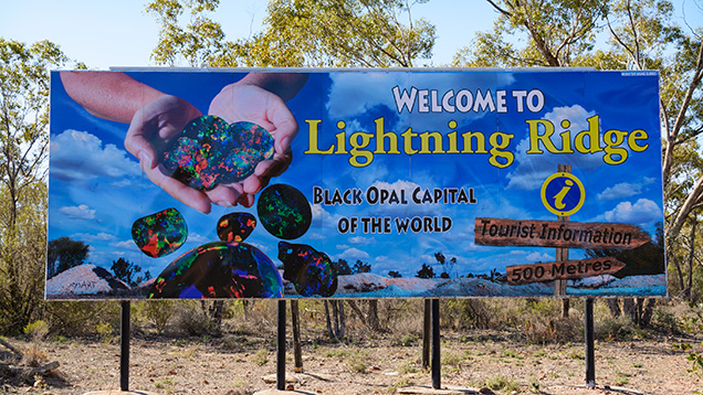 Lightning Ridge（闪电山脊）欢迎标示