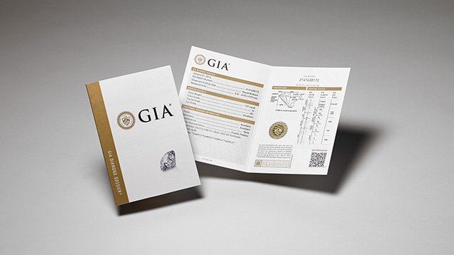 GIA 钻石分级报告,像这样的 Diamond Dossier® (钻石鉴定精简版证书),提供使用 4C 标准的钻石质量全面评估。 <a href= GIA 钻石分级报告,像这样的 Diamond Dossier® (钻石鉴定精简版证书),提供使用 4C 标准的钻石质量全面评估。 <a href=