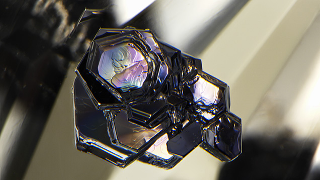 Molybdenite crystal inclusions in topaz. Molybdenite crystal inclusions in topaz.