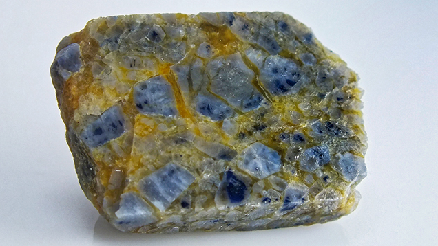 FA16-Buravleva-fig7_208218-636x358.jpg. Corundum-bearing rock sample from Sutara, Russia