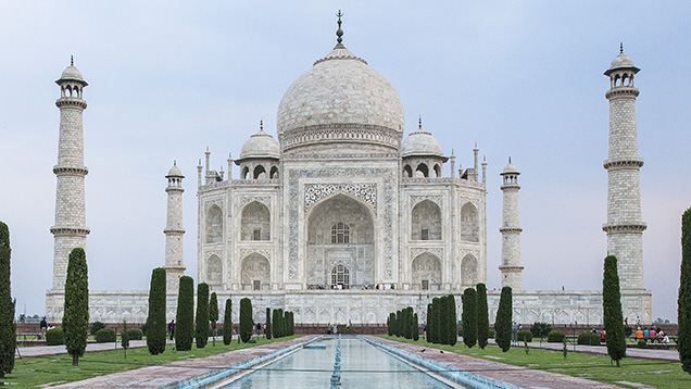 Tranquil reflecting pools of the Taj Mahal Tranquil reflecting pools of the Taj Mahal