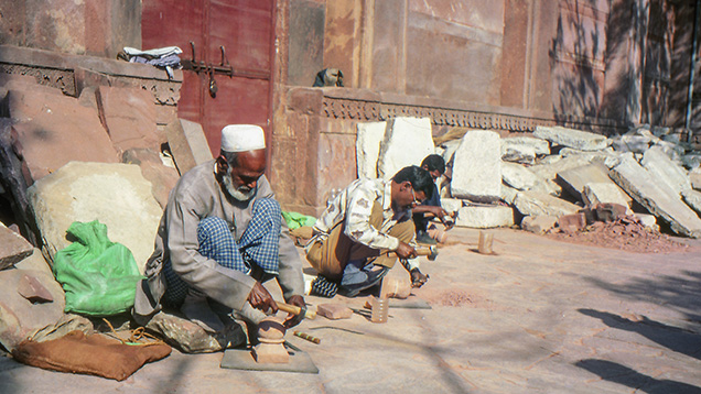 Hajii Nizamuddin Naqshbandi, stone carver at the Taj Mahal Hajii Nizamuddin Naqshbandi, stone carver at the Taj Mahal