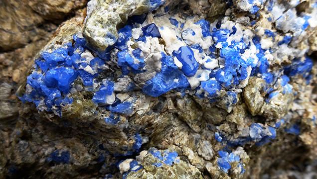 Cobalt-blue spinel from Baffin Island, Canada Cobalt-blue spinel from Baffin Island, Canada