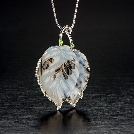 Agate and leaf pendant