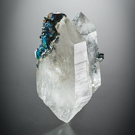 Quartz crystals with deep blue lazulite