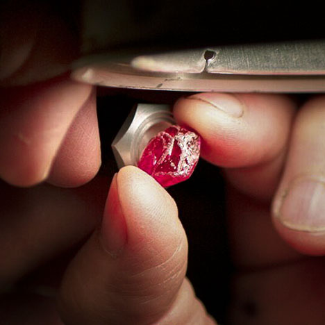 Rough ruby grading at Mustang.. Figure 2. Taking a cue from Gemfields, Mustang Resources grades rough rubies into specific quality and size parcels. Photo by Andrew Lucas and Tao Hsu, courtesy of Mustang Resources.