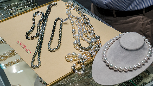 SP17-GNI-fig22_215155-636x358.jpg. Innovative cultured necklaces available at Mastoloni’s AGTA booth.
