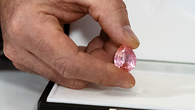 Sri Lankan padparadscha sapphire Sri Lankan padparadscha sapphire