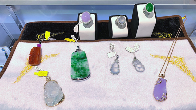 Selection of jadeite jewelry at Frank Lau’s booth. Selection of jadeite jewelry at Frank Lau’s booth.