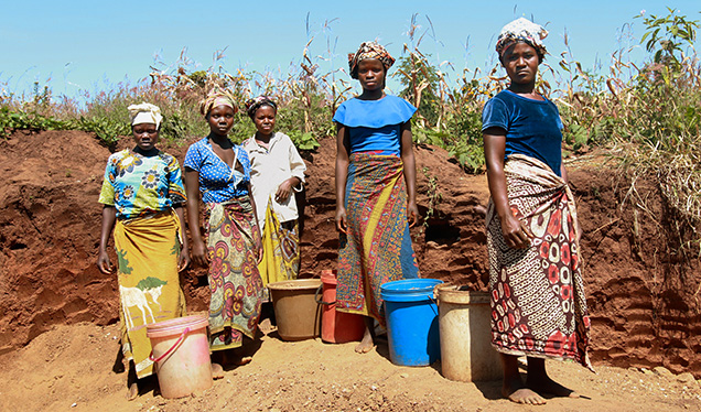 Figure 5. Artisanal rhodolite miners in Malawi. Photo courtesy of Virtu Gem. Figure 5. Artisanal rhodolite miners in Malawi. Photo courtesy of Virtu Gem.