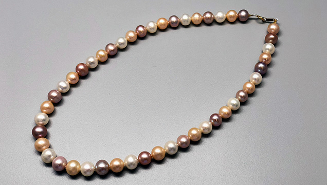 Strand of Chinese freshwater nucleated cultured pearls from Lake Taihu, cultured by the same Hyriopsis hybrid as Kasumiga pearls. Strand of Chinese freshwater nucleated cultured pearls from Lake Taihu, cultured by the same Hyriopsis hybrid as Kasumiga pearls.