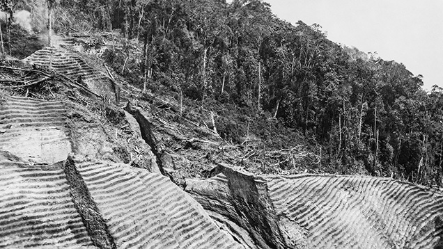 Step-mining operations at Chivor in the 1920s Step-mining operations at Chivor in the 1920s