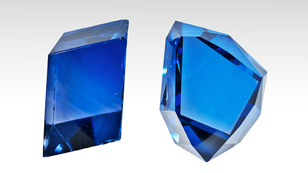 W15-Farges-fig7.tif_194170-636x358.jpg. The Grand Sapphire and a replica of the Tavernier Blue diamond