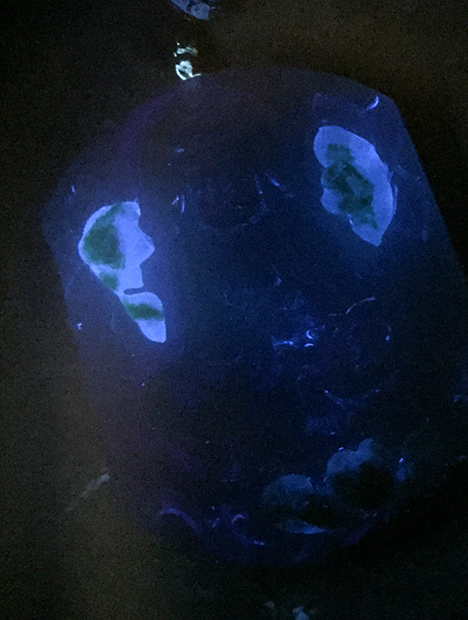 W16-GNI-Figure-19_210786-468x620.jpg. Blue-white fluorescence of resin.