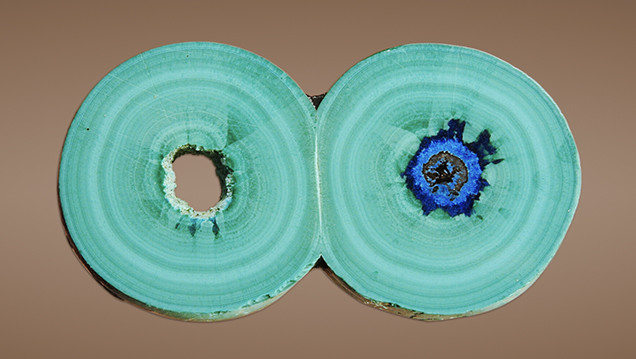 Malachite double stalactite from Cochapata (azurite center on the right). Malachite double stalactite from Cochapata (azurite center on the right).
